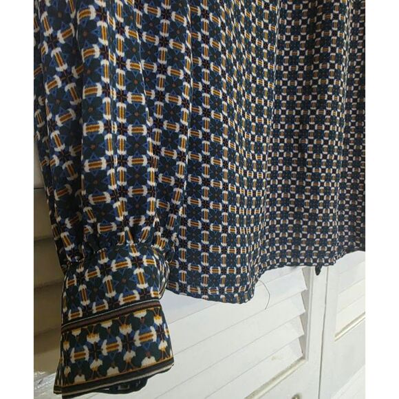 Max Studio Women’s Shirt - Size Large - Classic & Polished Top - Picture 5 of 10